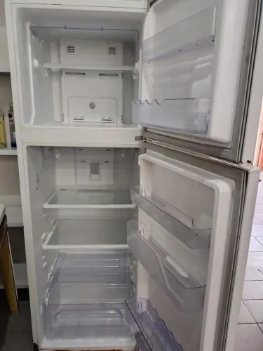 Vende-se geladeira Eletrolux