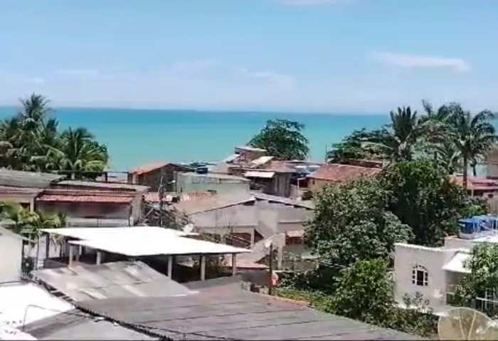 Terreno com vista para o mar