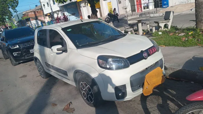Fiat Uno Sporting Dualogic 1.4 EVO Flex 8V 4P 2015