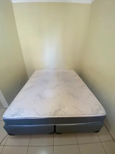 Vendo cama box Queen - pra sair hoje