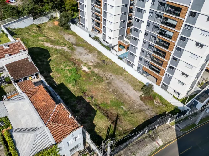 Terreno ZR4 à venda no Cabral ARYA1