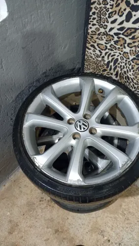 Rodas 17 top barato pra vender rápido  1.450  3.pneu cheio e um sem  só chama 