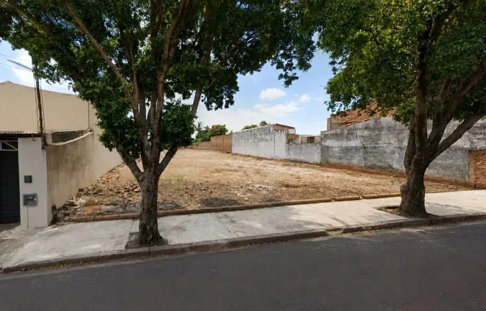 Venda de Terreno / Lote na cidade de Araraquara