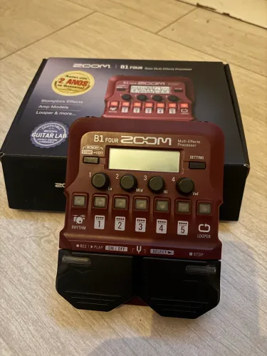 Pedaleira Zoom B1 Four