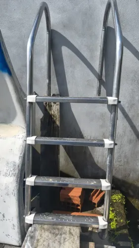 Escadas para piscina em inox 3 e 4 degraus 