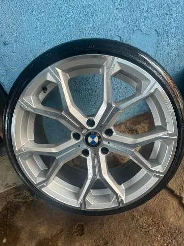 Roda da bmw aro 20  pneus 255/35r20