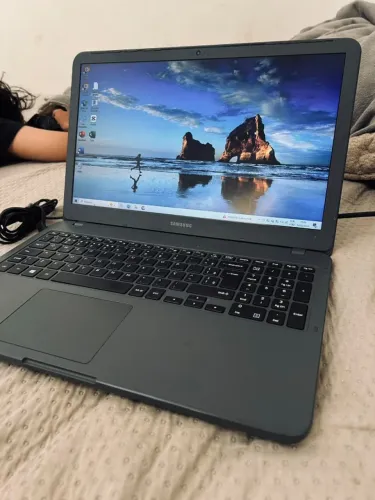 Notebook Samsung intel core i3-7020u, 8 GB RAM e SSD de 240 GB