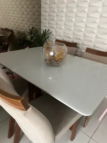 Mesa tampo de vidro e 4 cadeiras