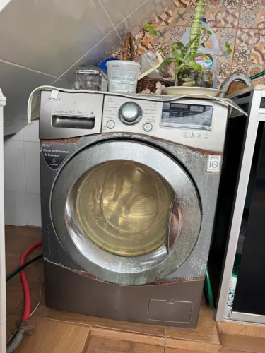 Vendo Lavadora LG com defeito, para conserto ou aproveitamento de peças.