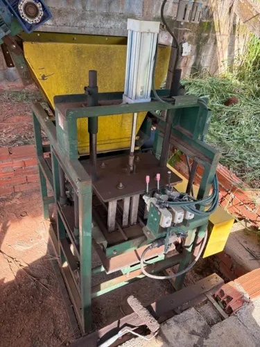 FÁBRICA MAQUINA DE BLOCOS DE CONCRETO COMPLETA