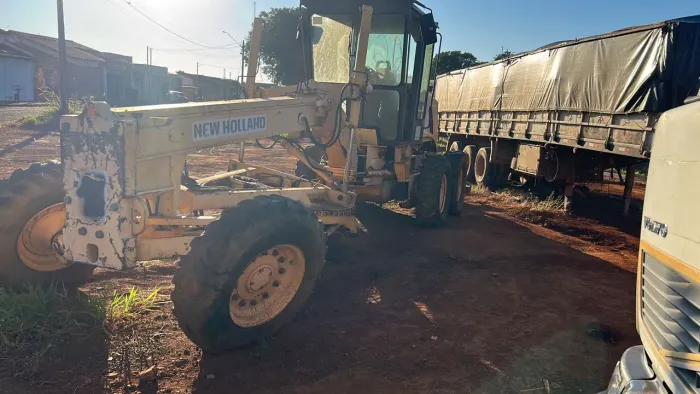Motoniveladora sem motor no estado RG140B