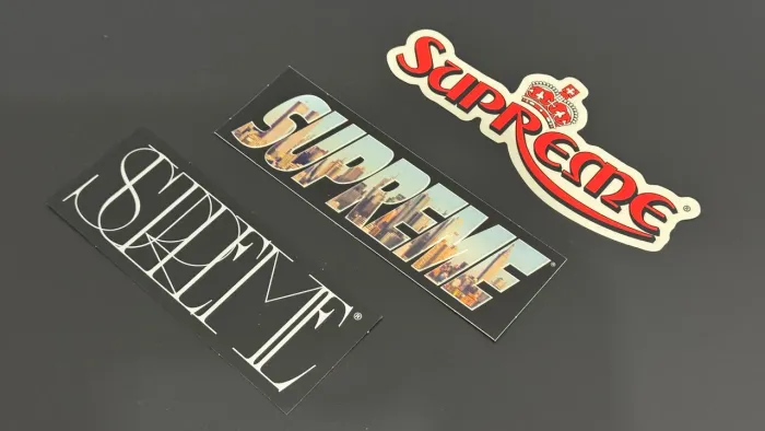 3 adesivos supreme