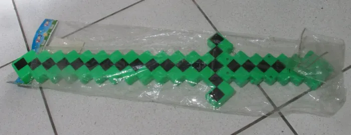 Espada de brinquedo Minecraft