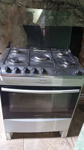 VENDE - SE UM FOGAO 6 BOCAS, E UMA ESTUFA GRANDE