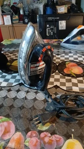 Ferro de passar roupas B&D - 220v.
