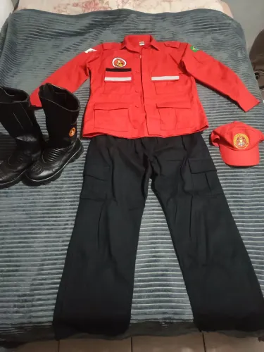 Gôndola bombeiro civil bota camisa calça boné