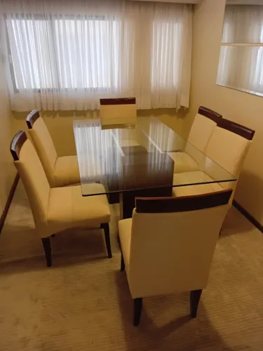 Mesa de jantar retangular