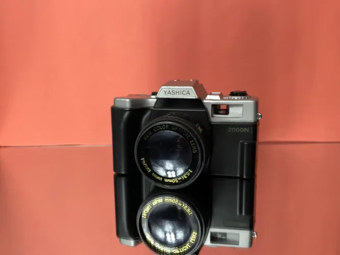 Camera Yashika 2000N