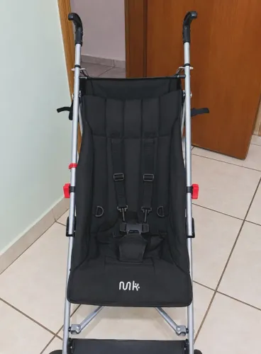 Carrinho de bebê guarda chuva 