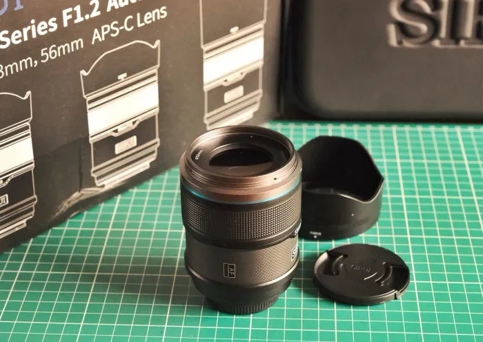 Lente Sirui Sniper 33mm f/1.2 autofoco Fuji
