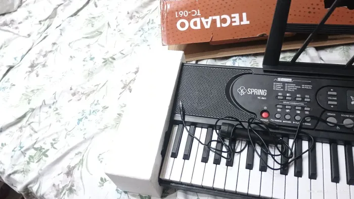 Vendo um teclado infantil profissional