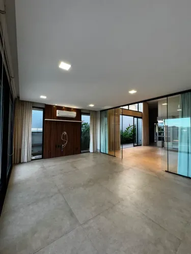 CASA TERREA COM 4 SUITES À VENDA, 527m2 - FLORAIS DOS LAGOS
