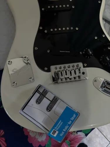 Guitarra squier com upgrades