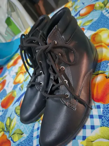 Vendo bota moleca número 35 usada 2 vezes