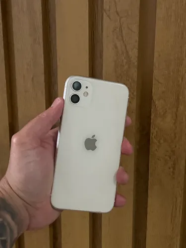 iPhone 11 64 GB - muito novo 
