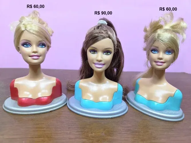 Lote de cabeças de Barbie