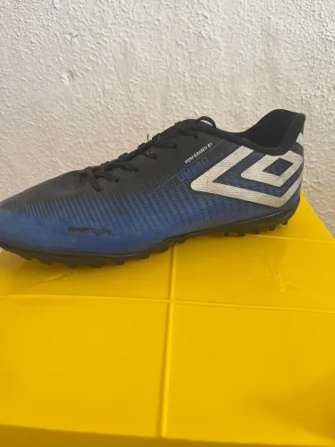 Chuteira society umbro