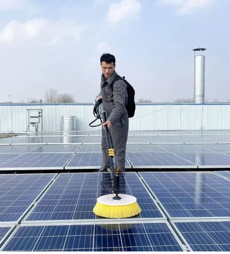 Escova profissional para limpeza de placas solares fotovoltaica