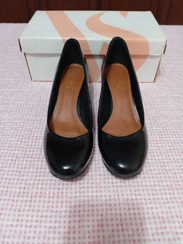 Sapatinha via scarpa usada duas vezes em perfeito estado