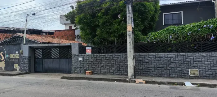 CASA À VENDA NO BAIRRO PADRE DE ANDRADE EXCELENTE LOCALIZAÇÃO