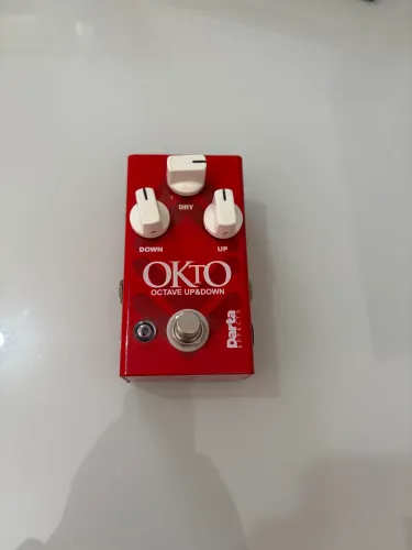 Pedal oitavador Darta Effects Okto