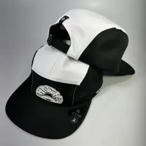 BONÉ FIVE PANEL VOAR PRETO/BRANCO