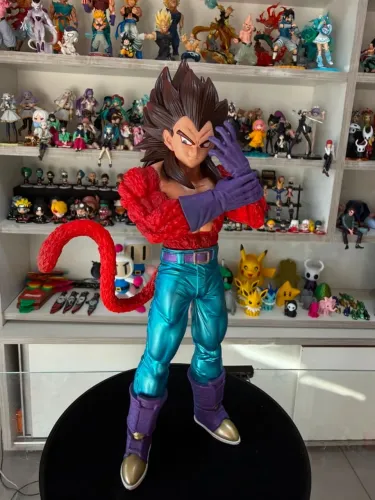 ACTION FIGURE - Vegeta Super Saiyajin 4