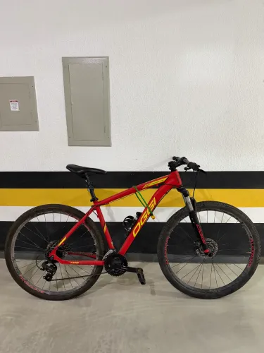 Bicicleta Oggi Hacker HDS Aro 29 Shimano Freio a Disco Excelente Estado