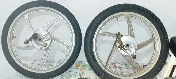 Rodas de Alumínio 17' para moto completa 