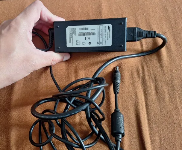 Carregador Original Samsung para Notebook - 19V 3.16A (60W)