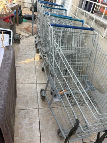 Vendo carrinho de supermercado usado 