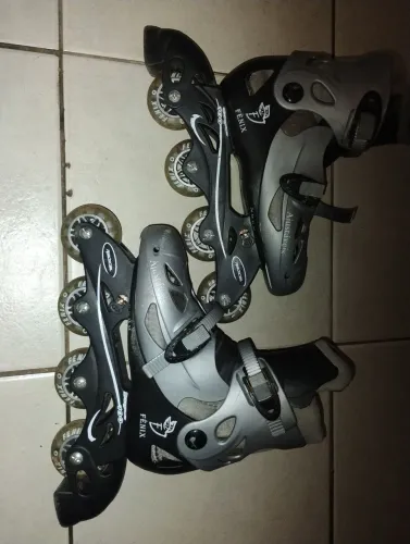 Par de Patins roller Fênix ajustável do número 34 ao37.