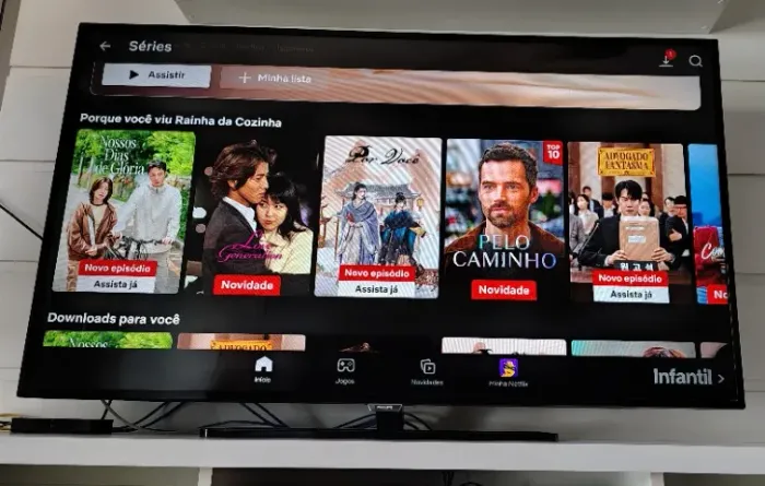 TV Philips 55 polegadas, funcionando. 