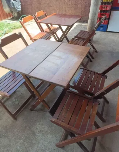 Conjunto Mesa de Madeira acompanha cadeiras