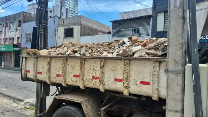 Retirada de entulho e areia grossa