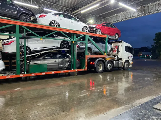 Carreta três eixos robocop 