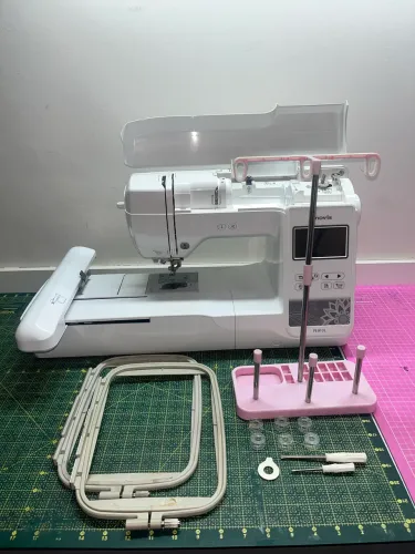 Máquina de bordar Brother