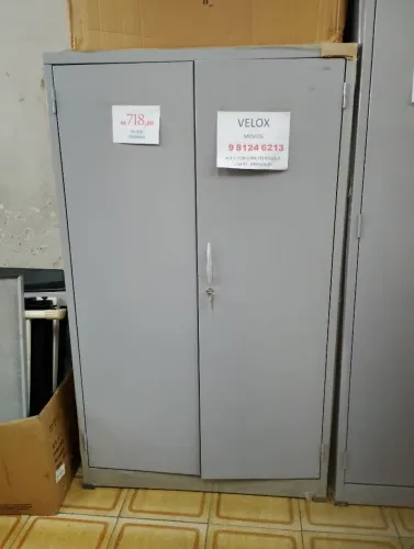 Armário de aço 150 cm altura, 90 cm frente e 40 cm fundo