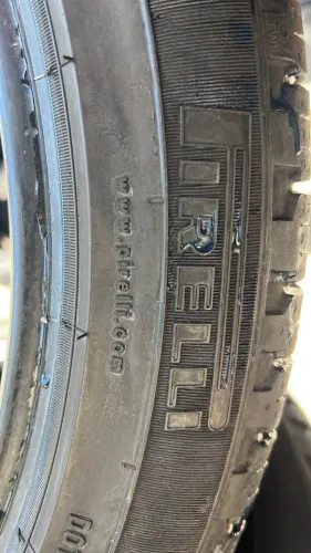 Pneu Pirelli Scorpion 235/45 R19 verde