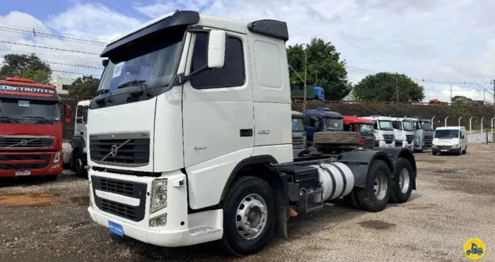 VOLVO FH-460 6X2<br>2013/2013<br>TETO BAIXO<br>AUTOMÁTICO